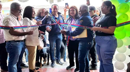 Carmen Melendez inauguración de sede comunal en Gramoven