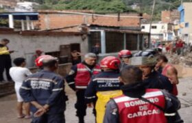 Organismos de seguridad de Caracas atienden a familias afectadas por lluvias