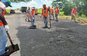 Colocan más 34 toneladas de mezcla asfáltica en Troncal 2 de Guárico
