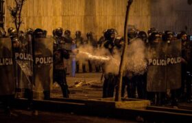 Rechazo a Dina Boluarte: Represión contra periodistas y fotógrafos durante protestas en el Perú
