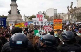 Masivas protestas en Argentina y convocatoria urgente de Milei a su Gabinete