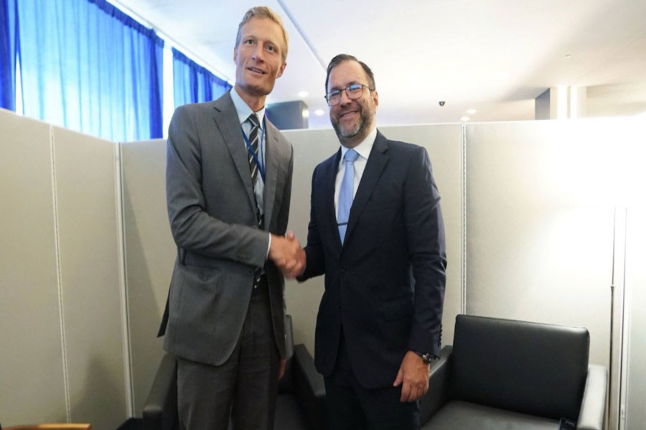 canciller-yvan-gil-y-el-director-ejecutivo-adjunto-del-programa-mundial-de-alimentos-carl-skau-48743