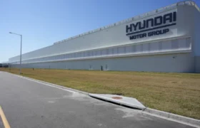 Detienen a 475 migrantes en planta de Hyundai en EEUU