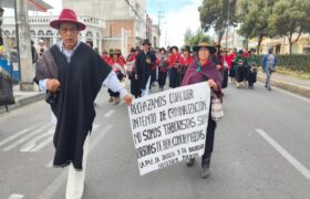 Pueblos indígenas de Ecuador mantienen paro nacional contra el Gobierno