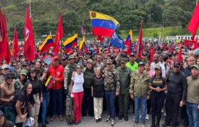 Alcaldesa Meléndez lidera abanderamiento de escuadras comunales en Caracas