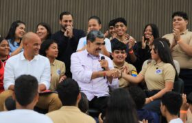 Más de seis millones de estudiantes retornaron a clases este 15 de septiembre