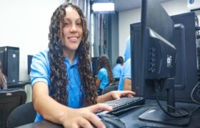Incorporarán clases de Inteligencia Artificial a escuelas y liceos del país