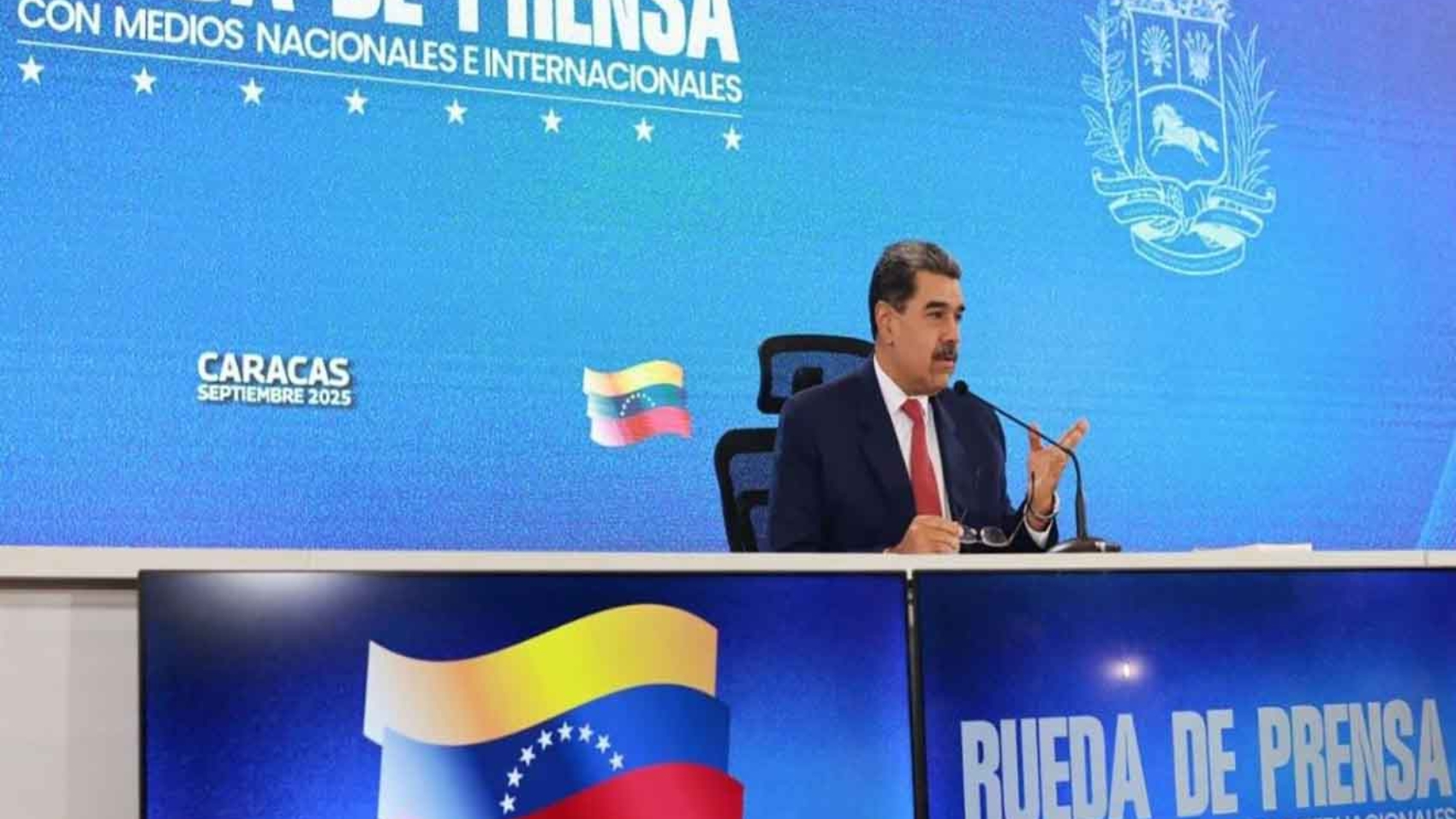 maduro a los grupos armados