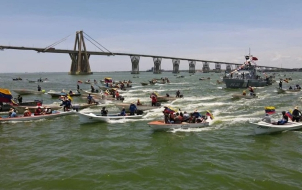 pescadores se movilizan en el Lago de Maracaibo