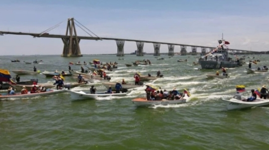 pescadores se movilizan en el Lago de Maracaibo