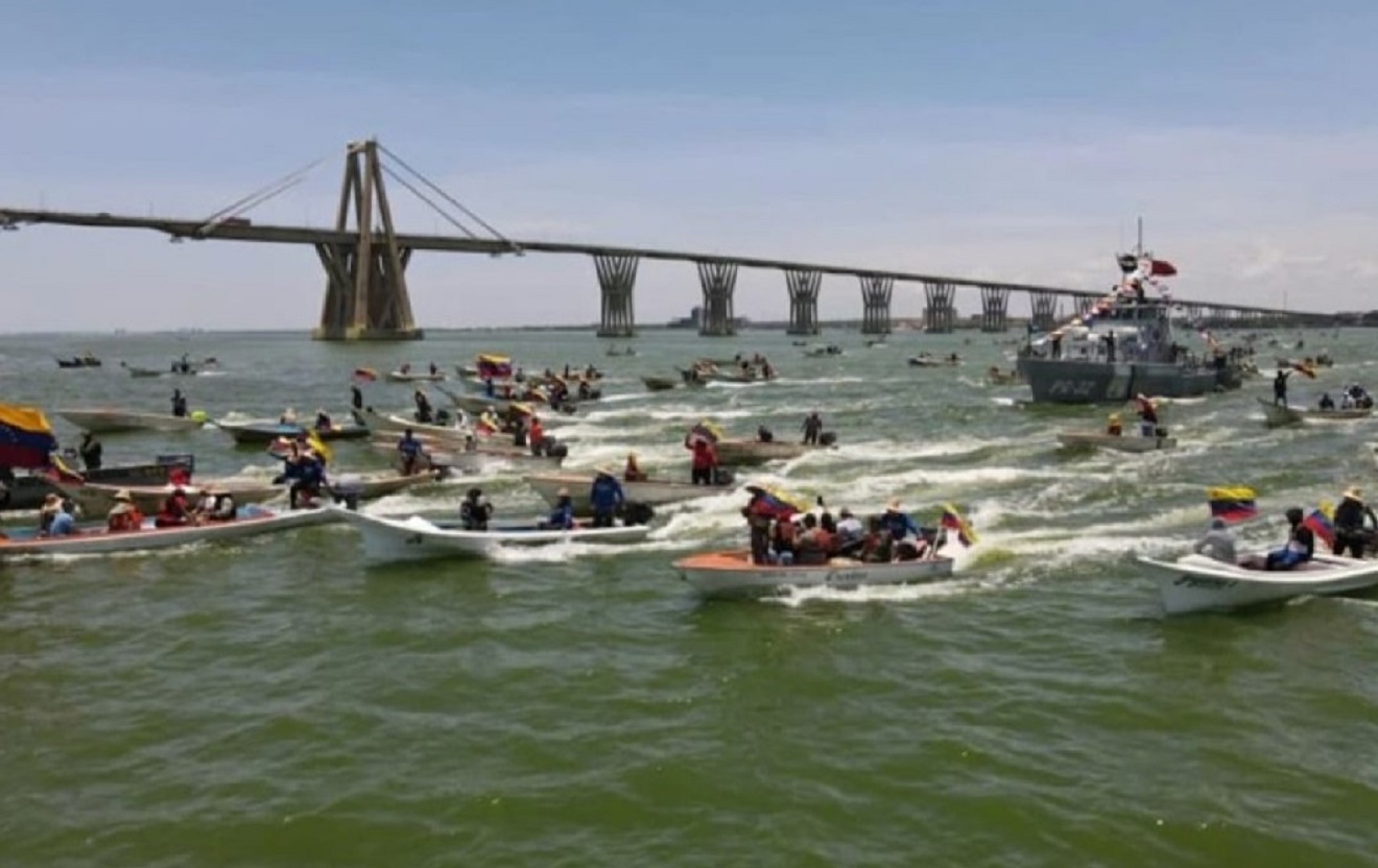 pescadores se movilizan en el Lago de Maracaibo
