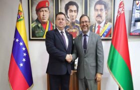 Canciller Gil revisa temas de cooperación binacional con embajador de Belarús