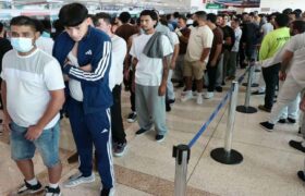 Arribó el vuelo Vuelta a la Patria 66 con más de 250 migrantes venezolanos repatriados desde EEUU