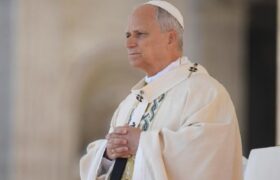Papa León XIV saluda a delegación que acudió a canonización de santos venezolanos