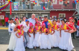 Entregan viviendas dignas a familias de Guatire