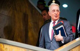 ¿Libre de toda responsabilidad penal? Tribunal absuelve a Álvaro Uribe de todos los cargos