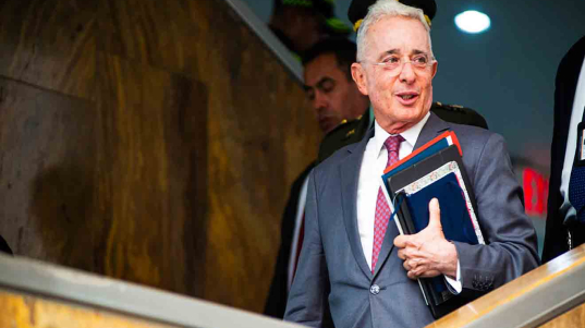 Álvaro Uribe es absuelto de todos los delitos