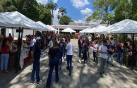 Emprendedores aragüeños exhiben producción local en Feria Navideña