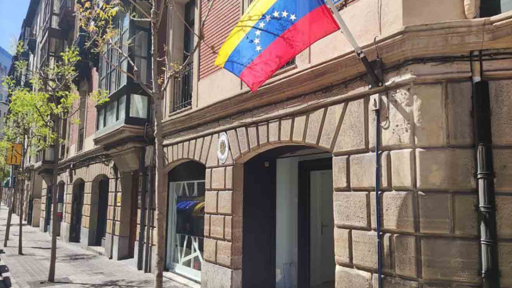 Consulado General de Venezuela en Bilbao suspende atención al público por daños de infraestructura