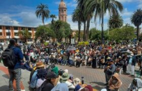 Indígenas ecuatorianos convocan a una asamblea para mantener protestas