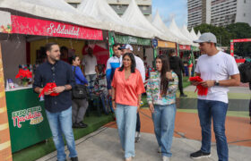 Delcy Rodríguez inaugura Expoferia navideña 2025 en Plaza La Juventud de Caracas