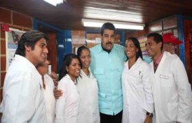 Presidente Maduro reconoce labor de los Médicos Integrales Comunitarios en su día nacional