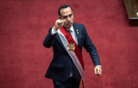 Boluarte ha sido destituida por «Permanente incapacidad moral»: José Jerí asume la presidencia de Perú