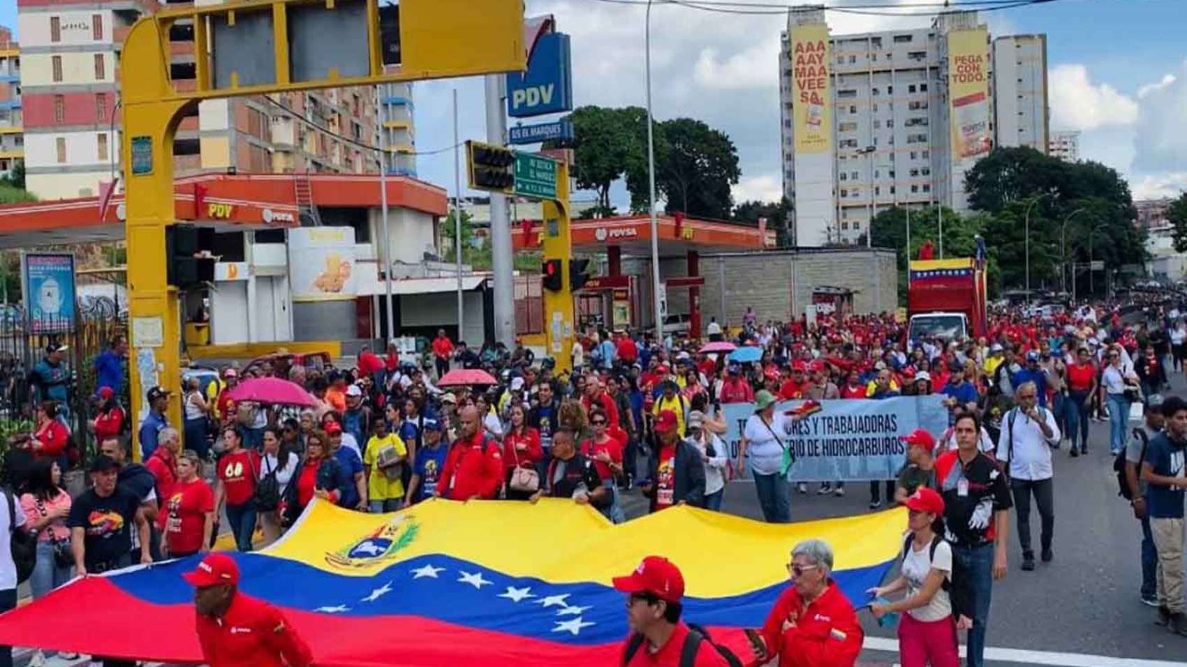 Pueblo venezolano se moviliza en Petare en defensa de la Patria