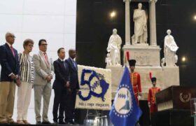 SELA conmemora su 50.° aniversario con ofrenda floral al Libertador Simón Bolívar