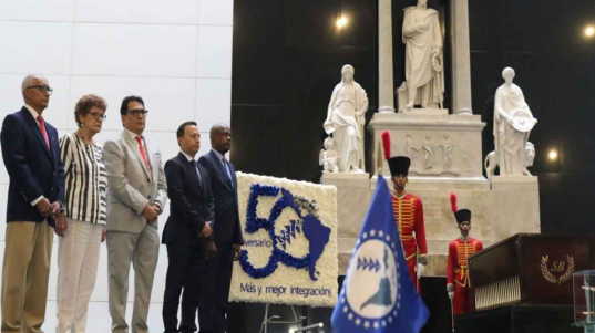 SELA-Ofrenda floral al Libertador Simón Bolívar