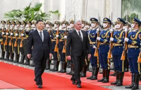 China urge a EEUU a levantar inmediatamente el bloqueo criminal contra Cuba