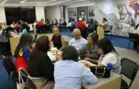 Instalan comisión con docentes y directores para evaluar impacto de tareas escolares