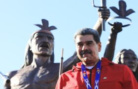 Jefe de Estado honra resistencia indígena con inauguración de Monumento a Guaicaipuro