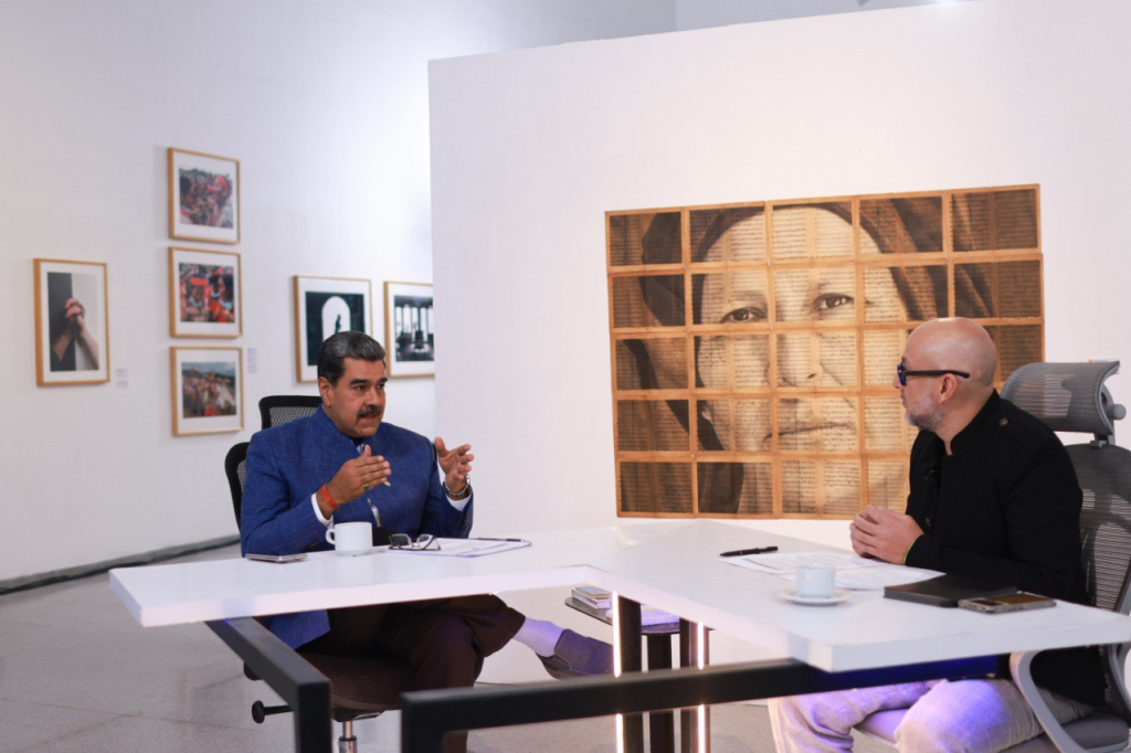 photo_5148058474162883390_y