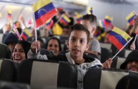 Migrantes arriban al país este jueves desde México con el Plan Vuelta a la Patria