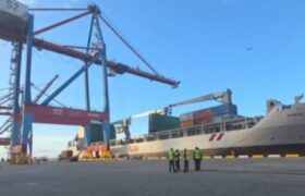 Zarpa segundo buque venezolano con más de dos mil toneladas de ayuda para Cuba