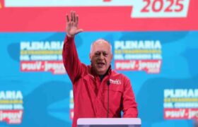 Cabello: Enviamos nuestra palabra de aliento al Presidente Maduro y Cilia Flores