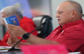 Cabello respalda decisión del SAIME de retirar documentos a Yon Goicochea