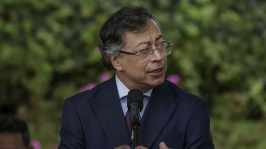 Presidente Petro denuncia que oposición controla al CNE en Colombia