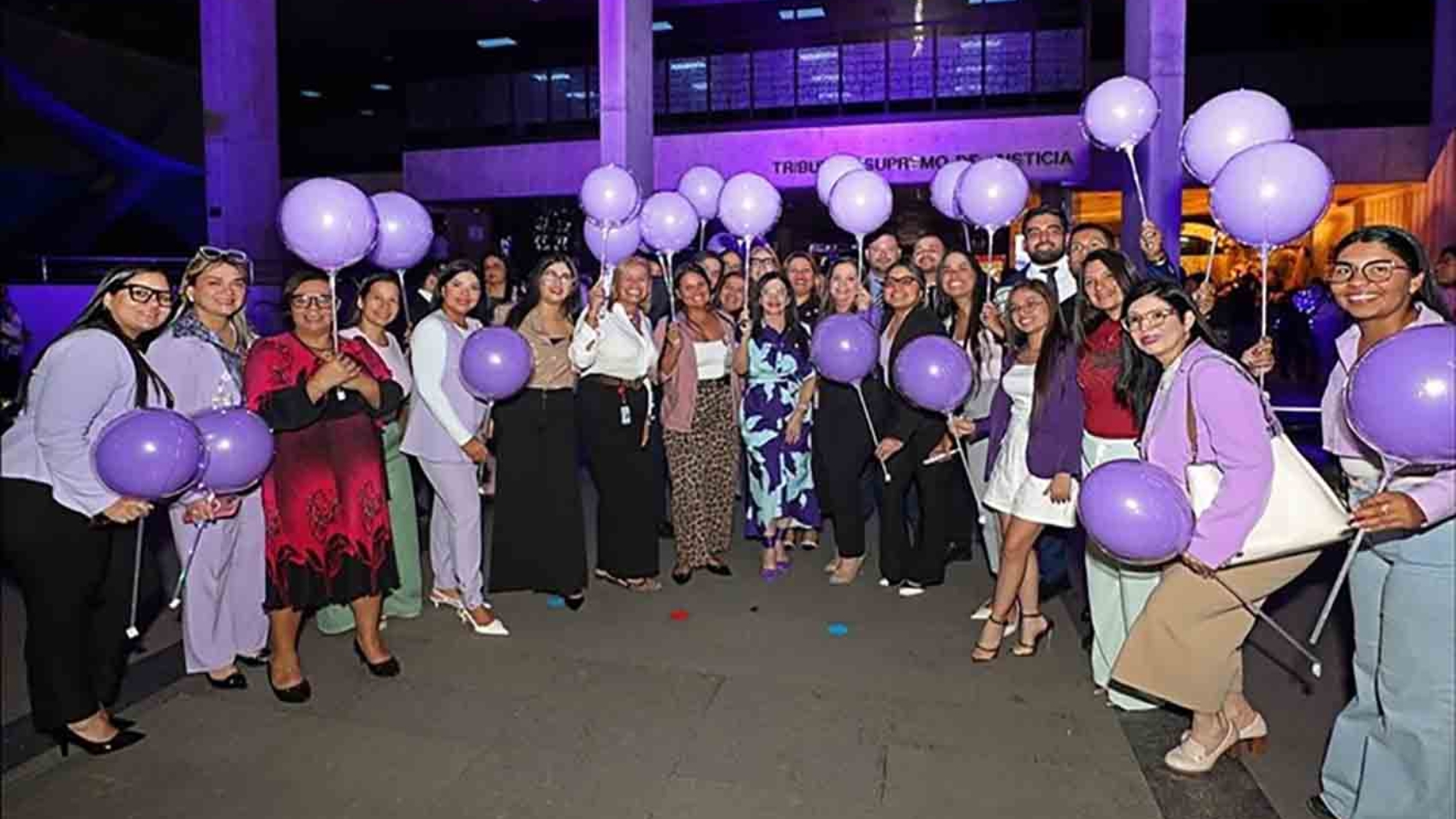 TSJ ilumina su sede con Luz Violeta en apoyo a la lucha contra la violencia hacia la mujer