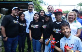 Maduro impulsa la formación de líderes comunales para fortalecer el Estado popular