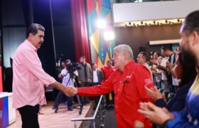 Jefe de Estado celebra la alegría del pueblo venezolano pese a la guerra económica