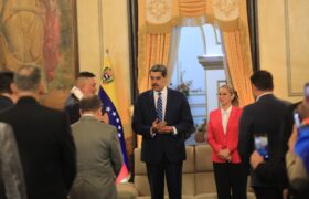 Maduro agradece oraciones en acto por la paz de Venezuela