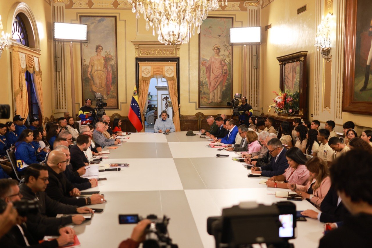 photo_4983251563879009094_y