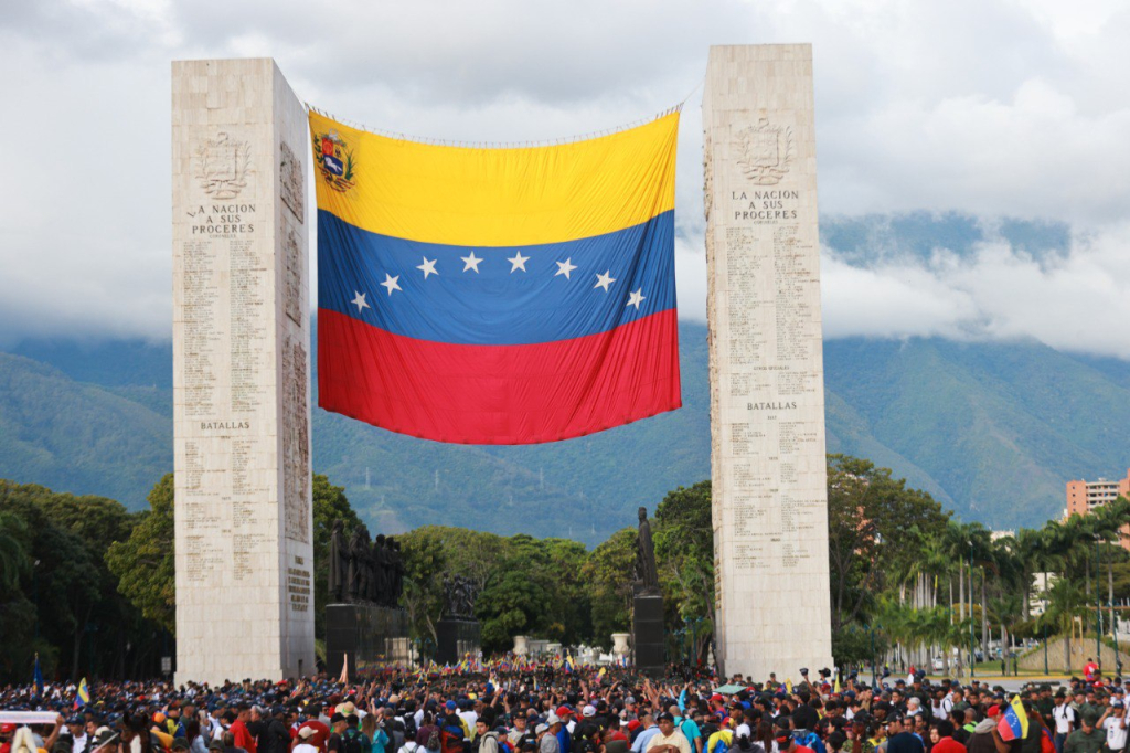 photo_4985692402383260483_y