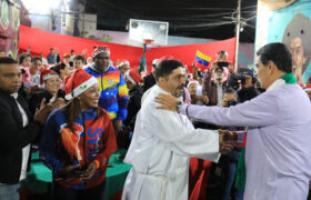 Presidente Maduro participa en compartir navideño con las comunas de la parroquia San Agustín