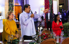 Presidente Maduro compartió cena navideña en Miraflores con el pueblo