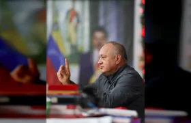Cabello revela plan de MCM para juramentar a Edmundo González en el extranjero y luego sacarlo del juego