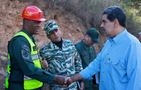 Maduro ordena integración de la FANB con estructura comunal en Macarao