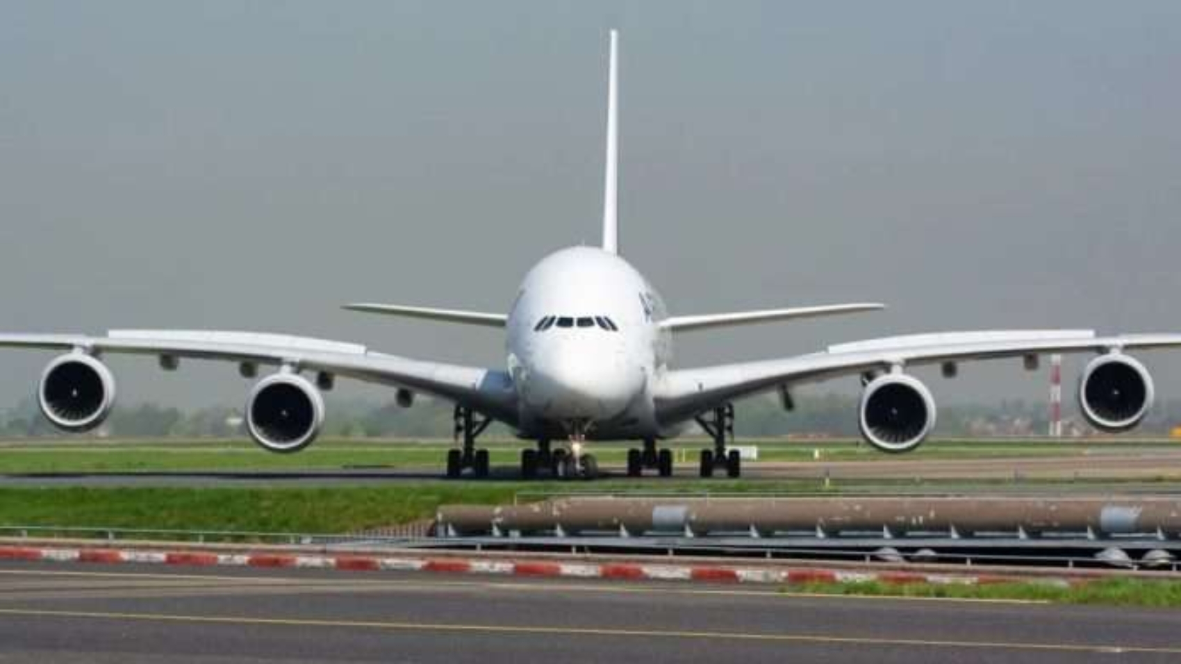 Airbus-A380-696x391